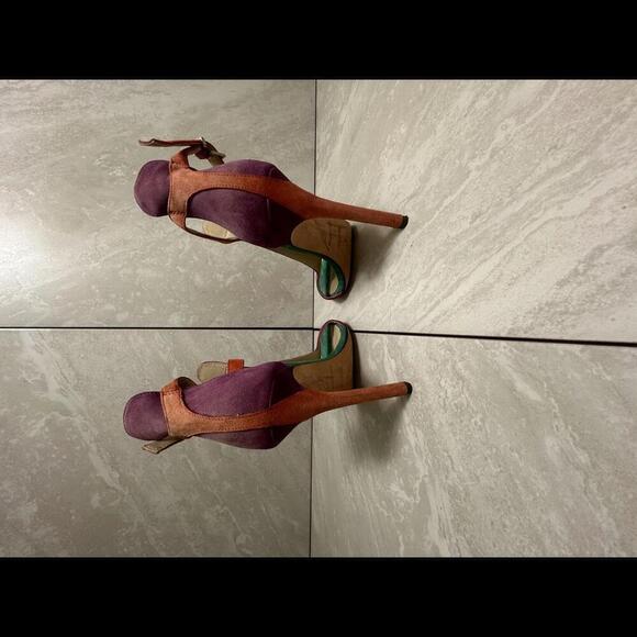 B Brian Atwood 'Leigha' multi-colored suede T-strap sandals Size 8/38.5 - Picture 3 of 5
